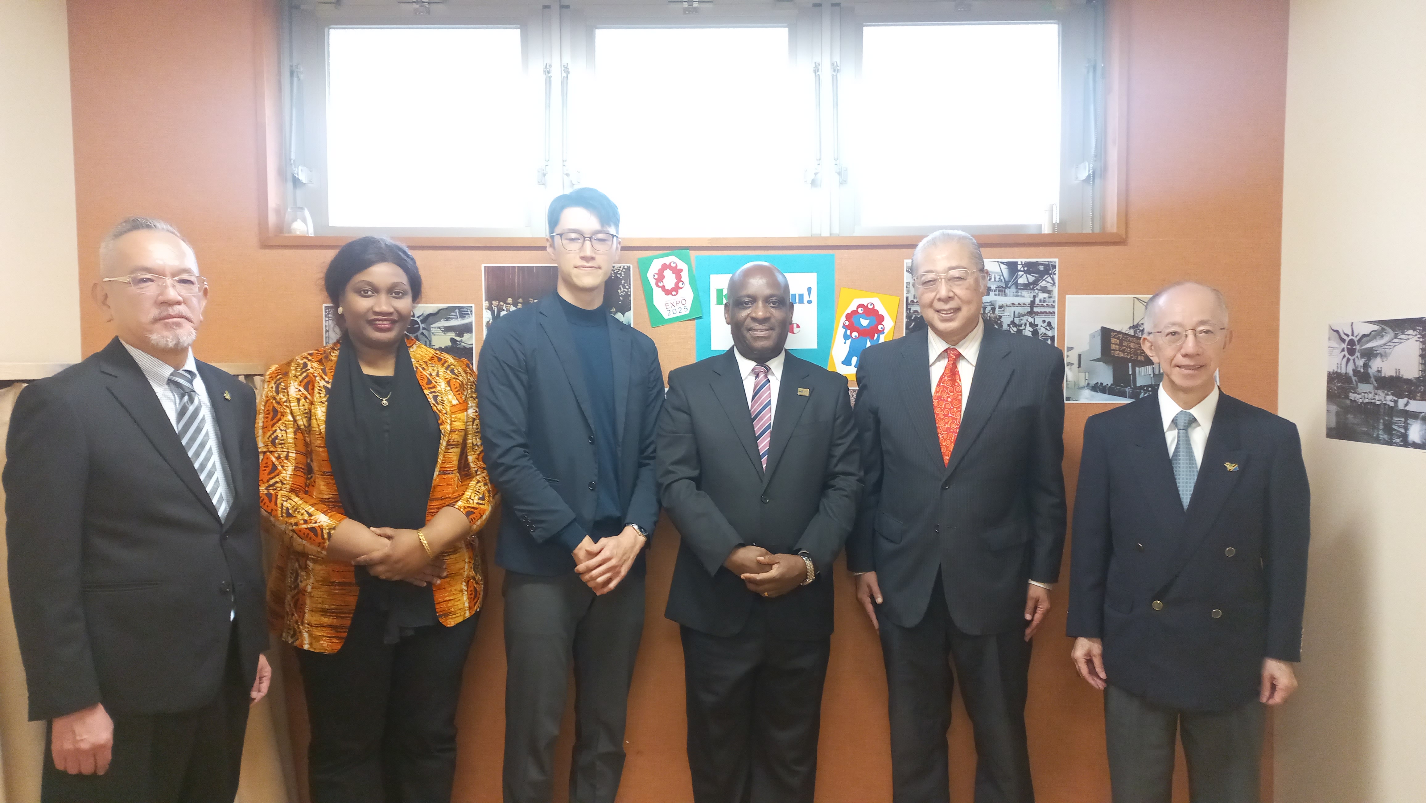 H.E. Ambassador Baraka Luvanda in a group photo with Principal and Chairman of  Sanae Kindergarten School Mr. Koichi Yoshikawa, and their delegations, at the school facilities in Moriguchi City, Osaka.