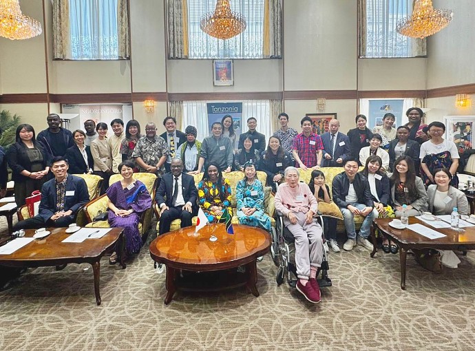 Mheshimiwa Balozi Anderson Mutatembwa alikutana na kufanya mazungumzo na Jumuiya ya Wajapani waliojitolea nchini Tanzania (Japan Overseas Cooperation Volunteers - JOCV), tarehe 29 Machi 2026.